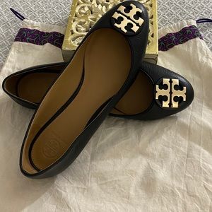 NEW WITH OUT TAGS!!! TORY BURCH